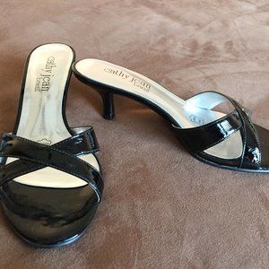 CATHY JEAN BLACK PATENT LEATHER SLIDE SHOES IN BOX